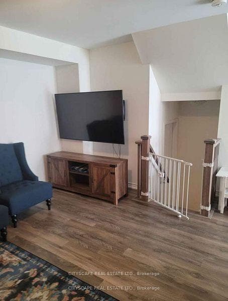 561 Allport Gate photo 3