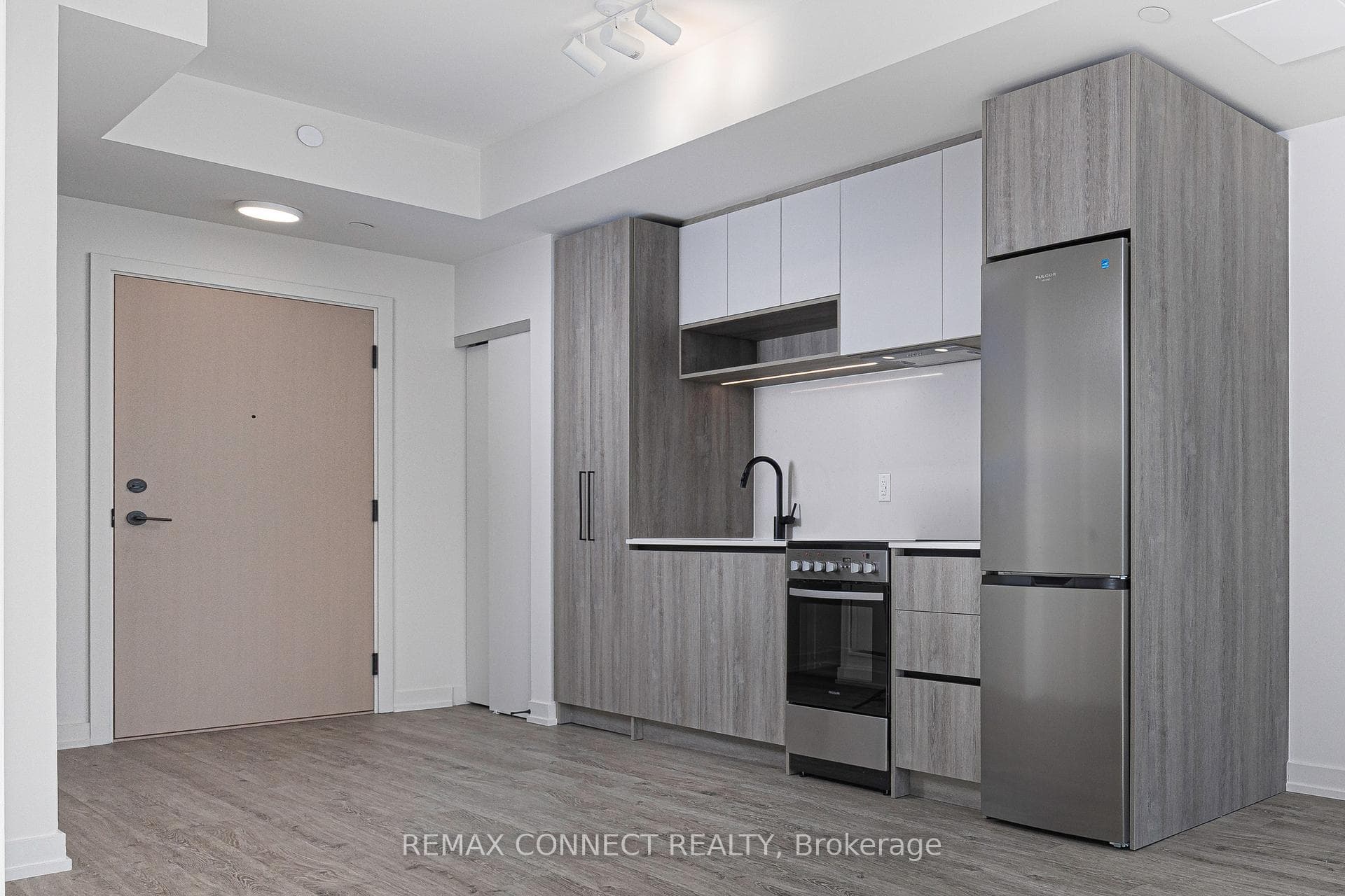 181 Sterling Road Unit 303 photo 8