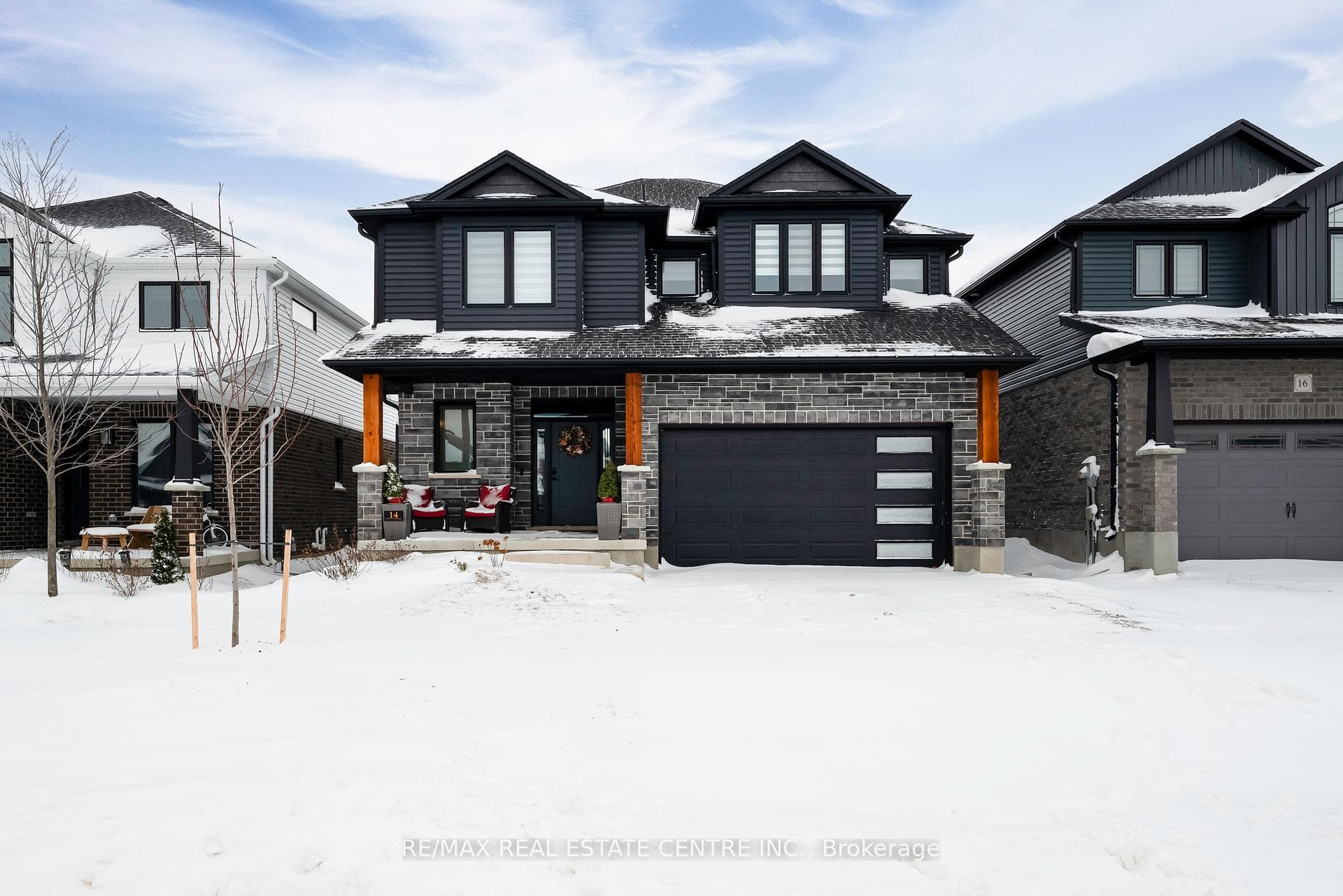 14 Grundy Crescent photo 1