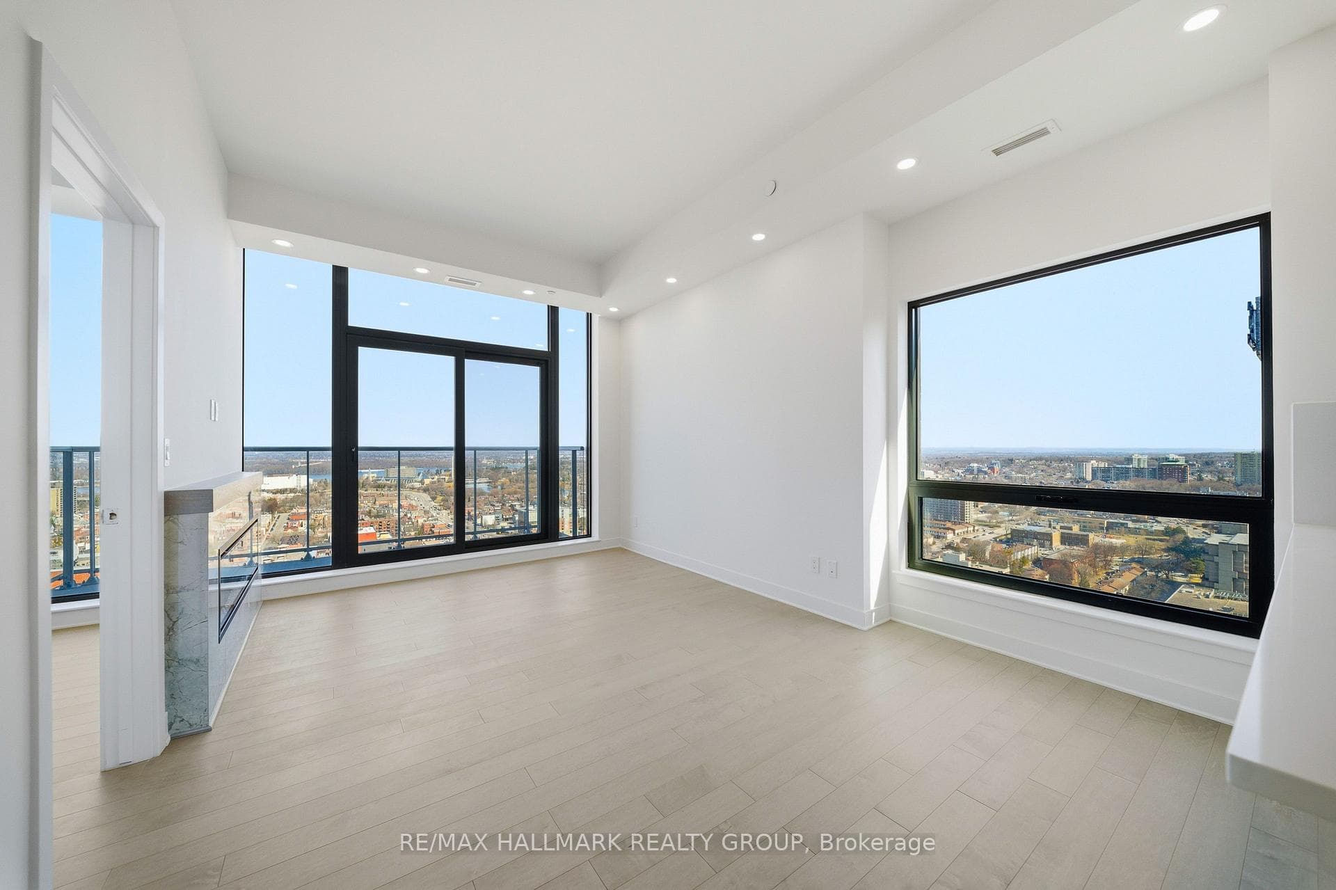 180 George Street Unit 2605 photo 14
