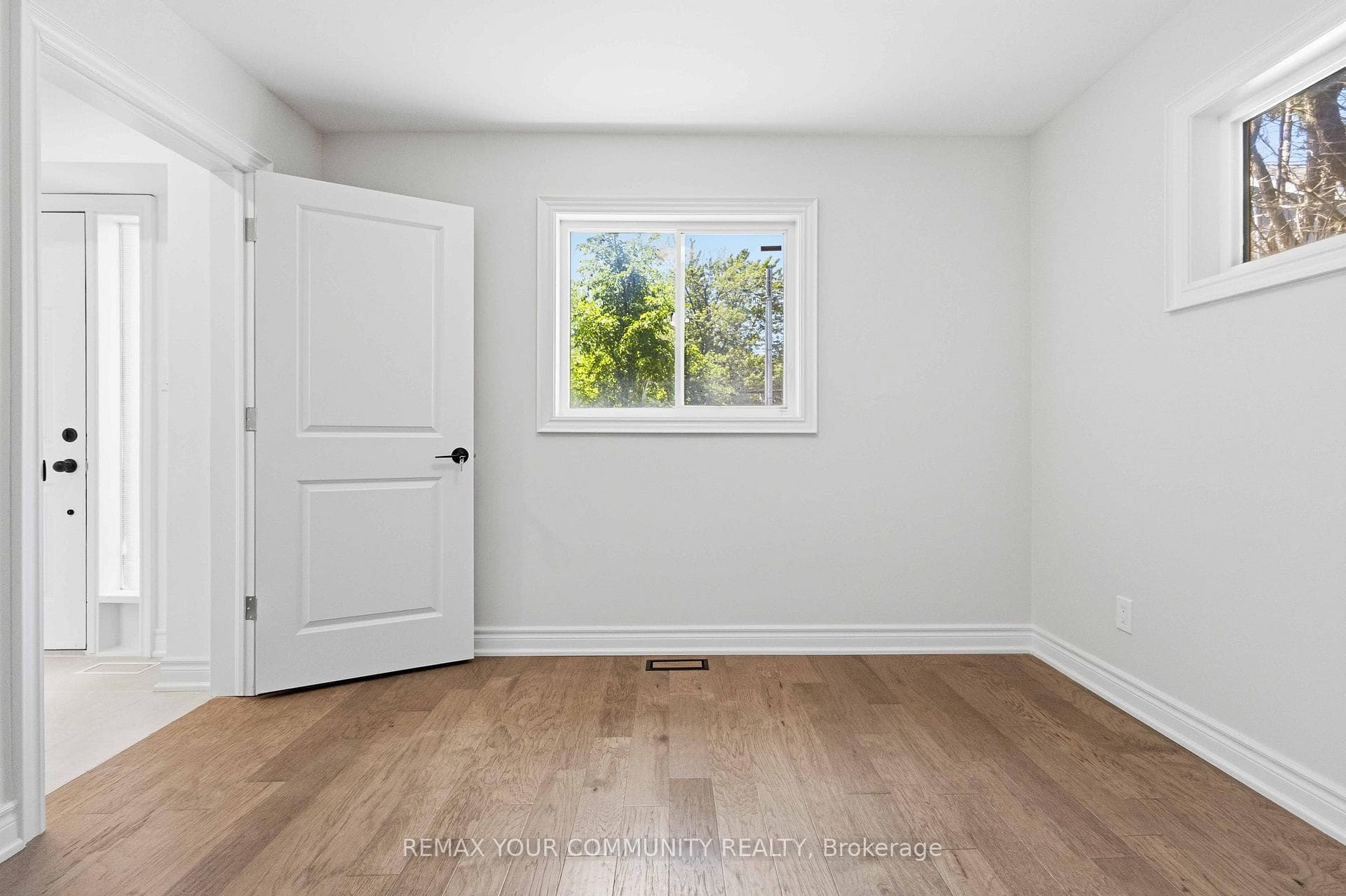 924 Helen Street photo 19