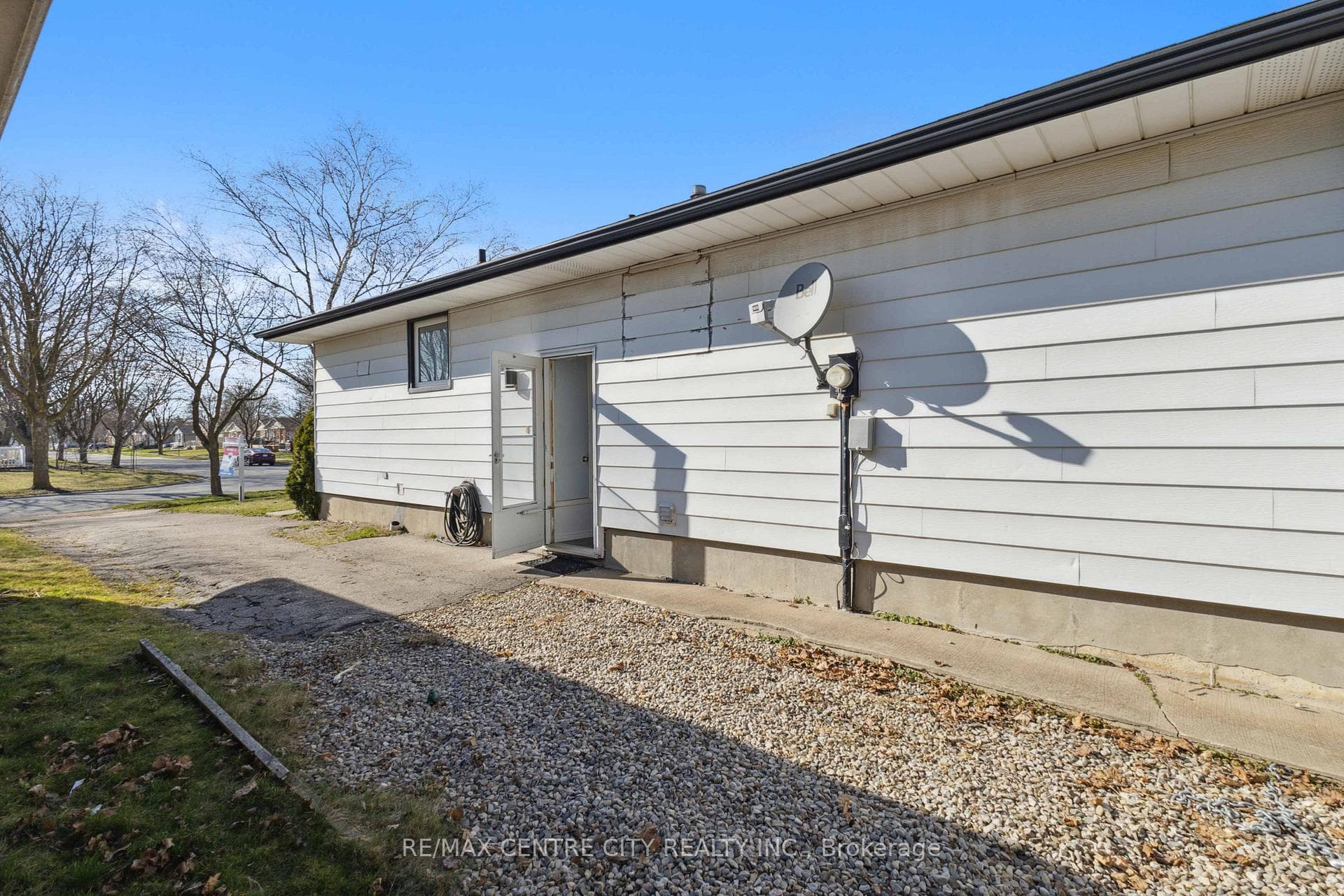 50 Stroud Crescent photo 37