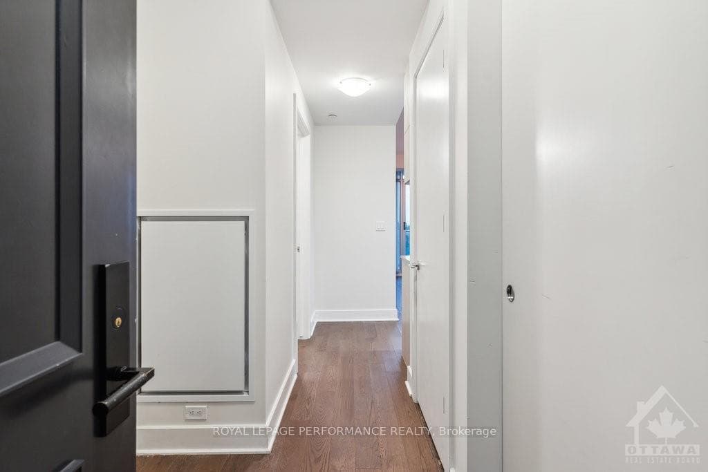 255 BAY Street Unit 813 photo 5