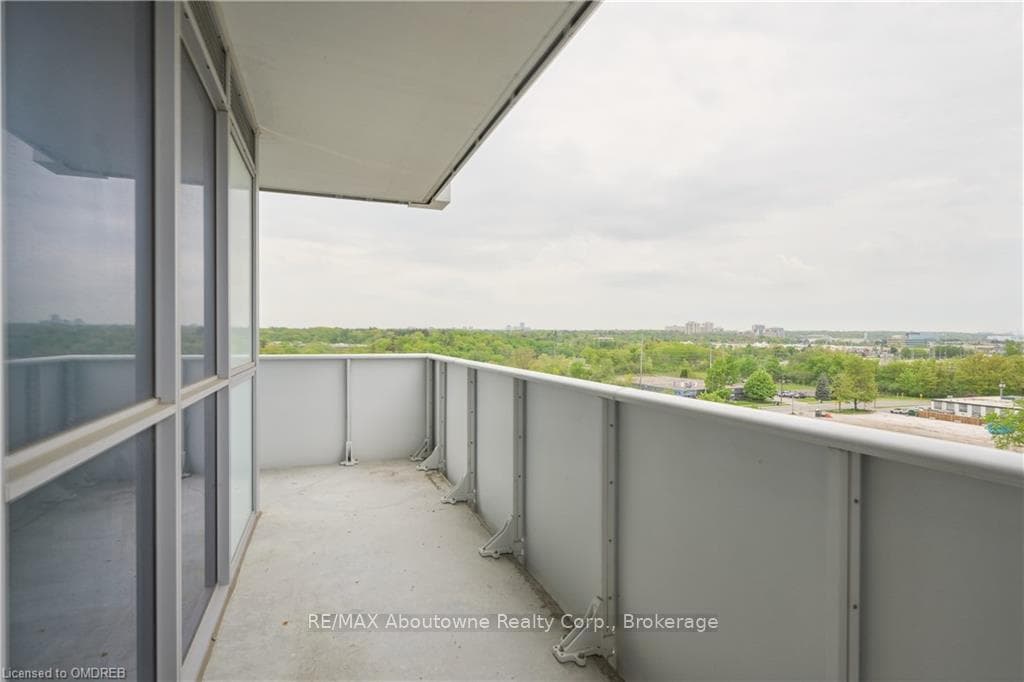 55 SPEERS Road Unit 703 photo 30