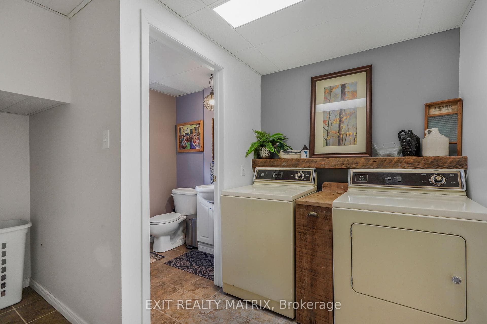 509 Ghislain Street photo 28