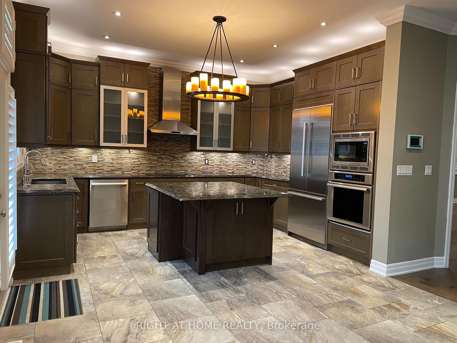 163 Magnolia Crescent photo 9
