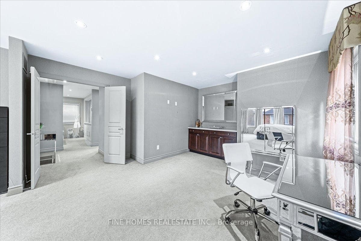 26 Gesher Crescent Unit Upper photo 20