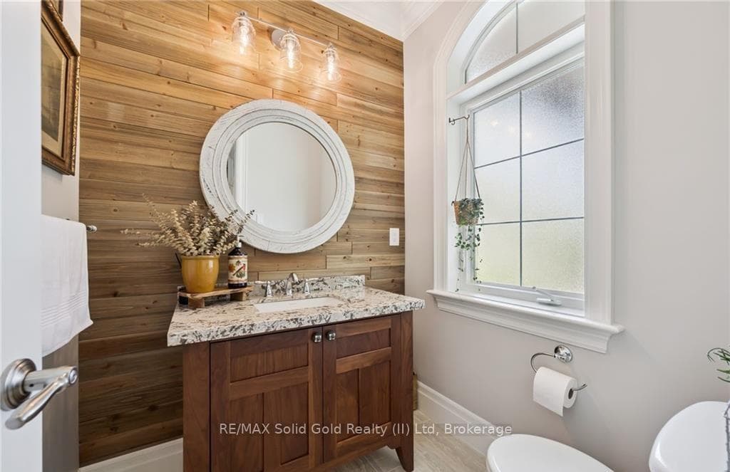 2073 Maplewood Road photo 18