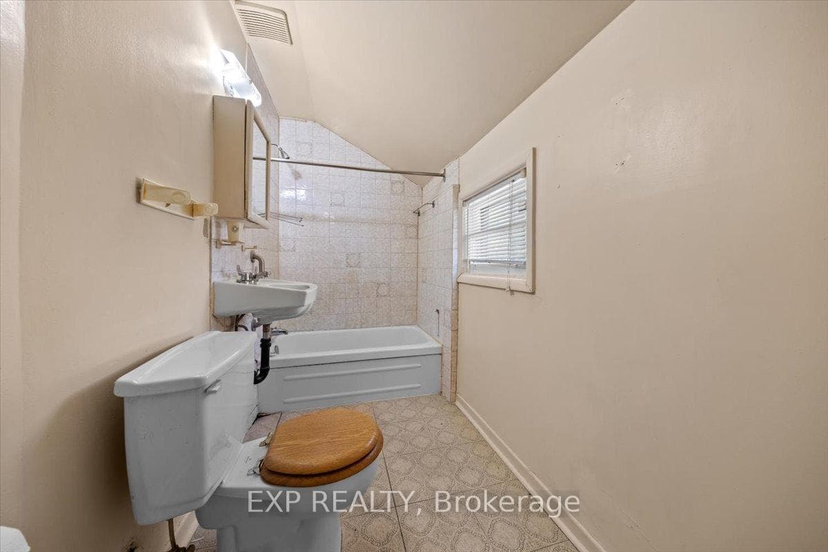 198 Hinchey Avenue photo 17