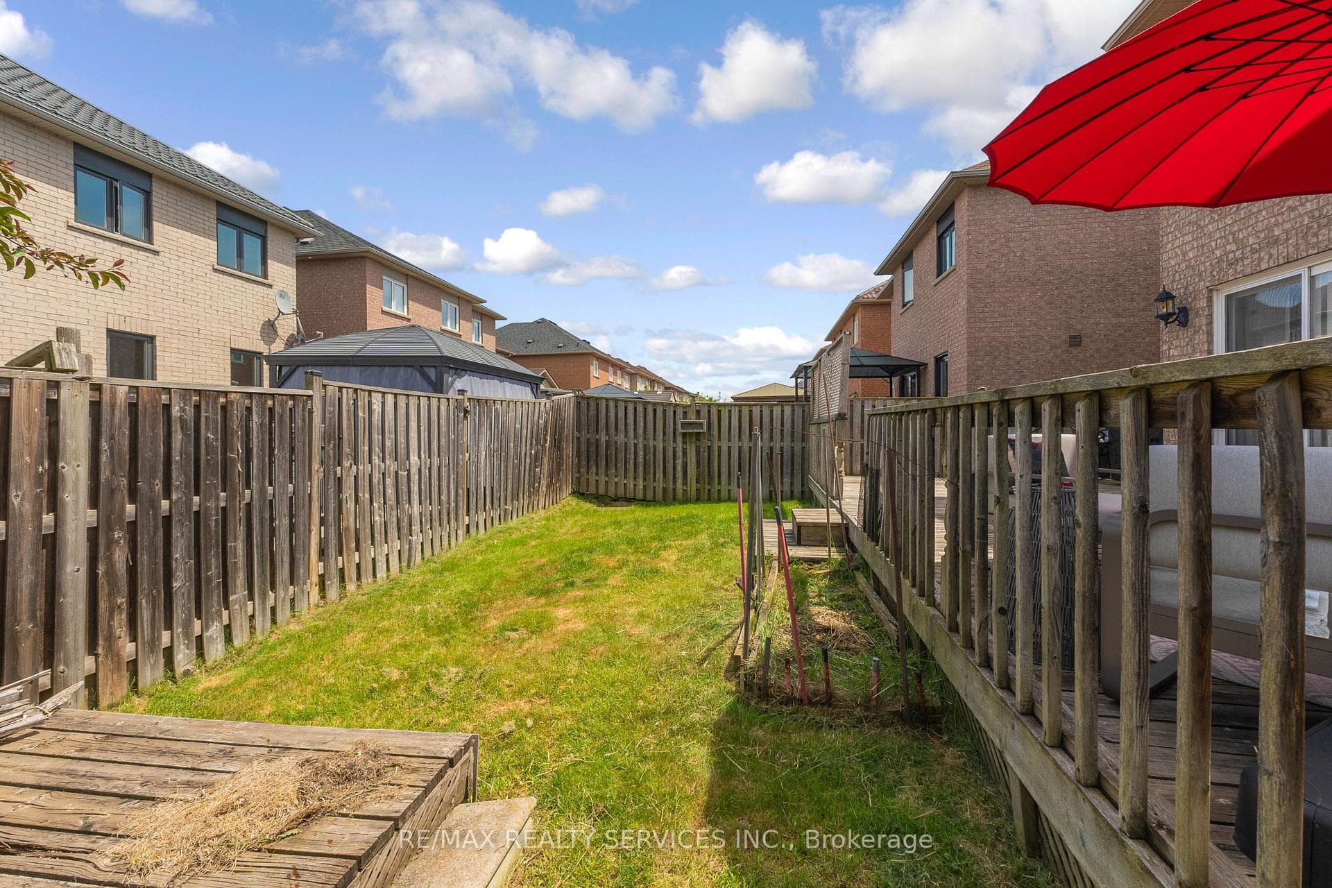 295 Queen Mary Drive photo 40