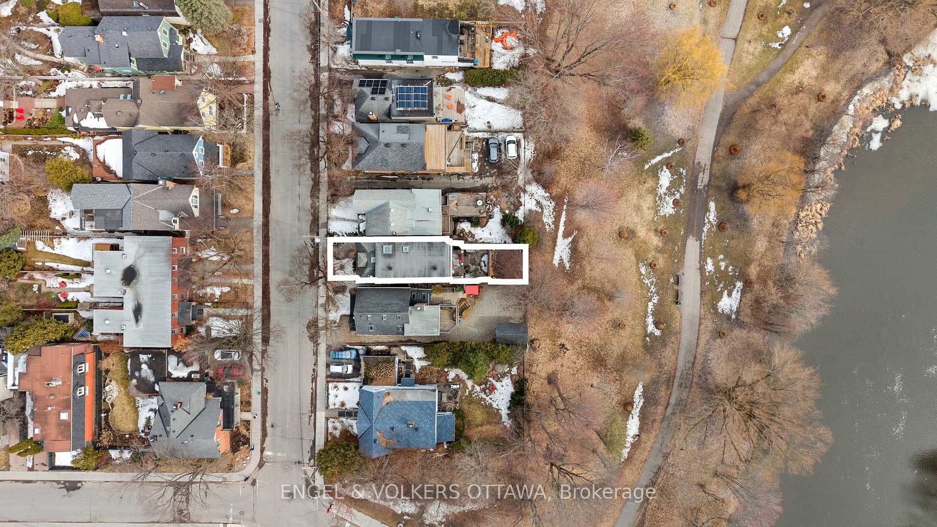 105 Stanley Avenue photo 3