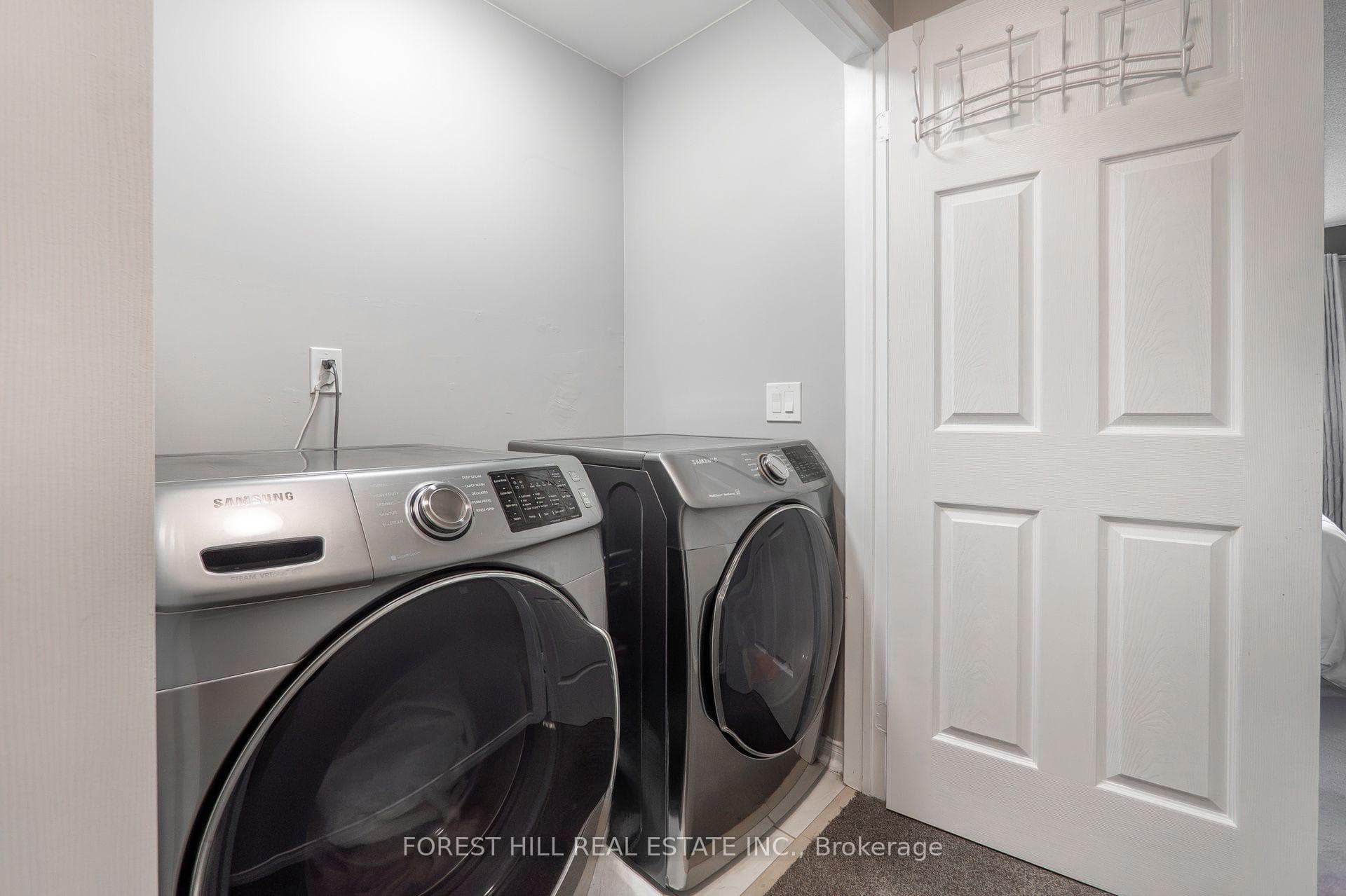 92 Senator Way photo 23