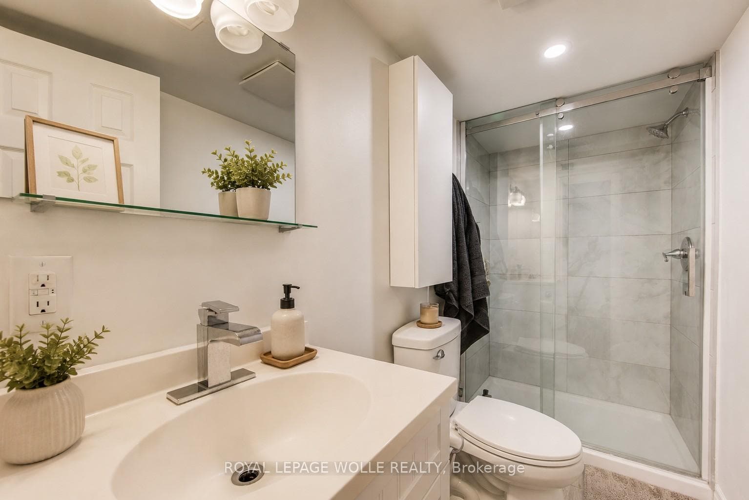 284 Westcourt Place photo 26
