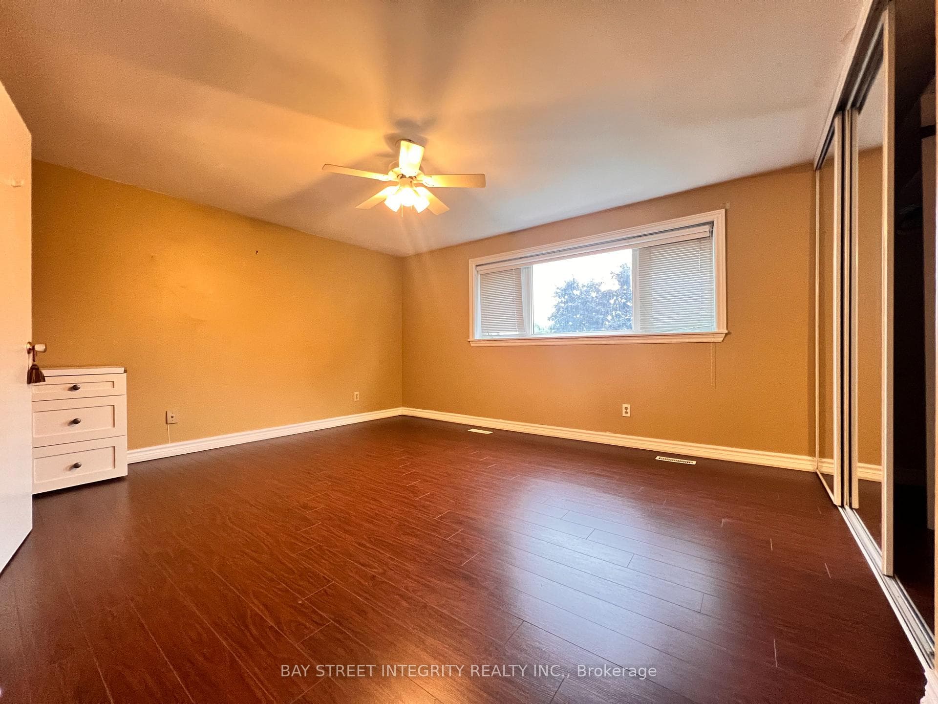 24 Hagerman Boulevard photo 12