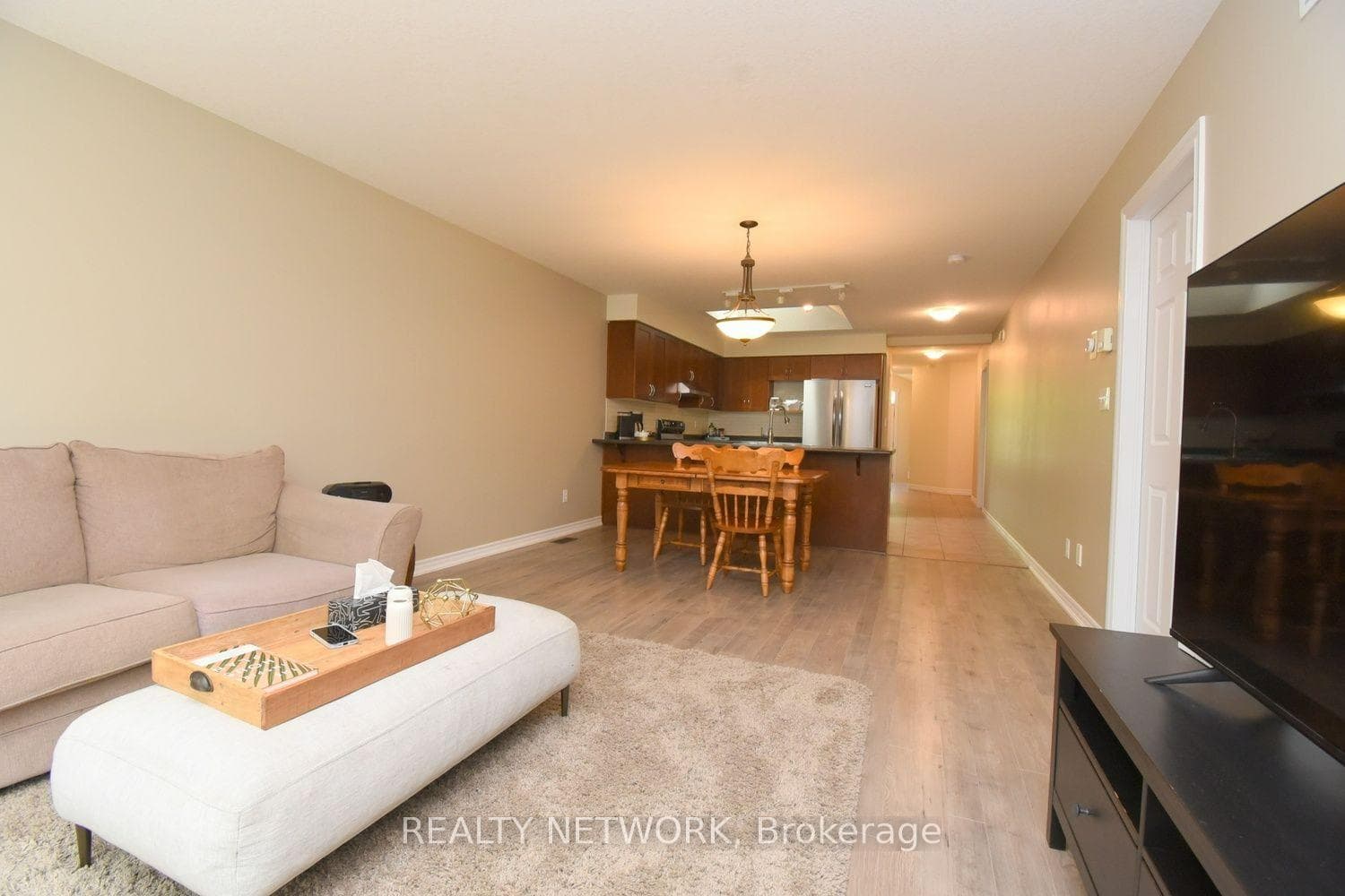 132 Clough Crescent photo 7