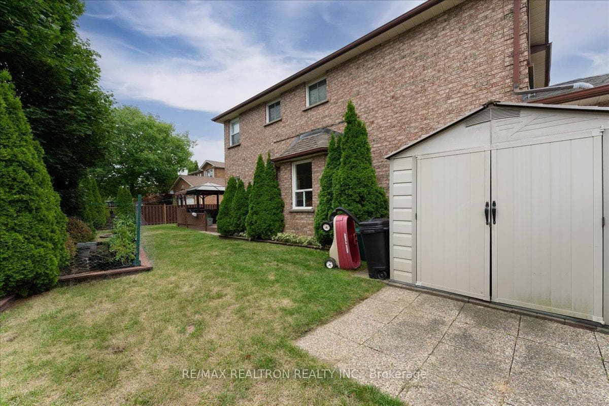 151 Lyndhurst Drive photo 42