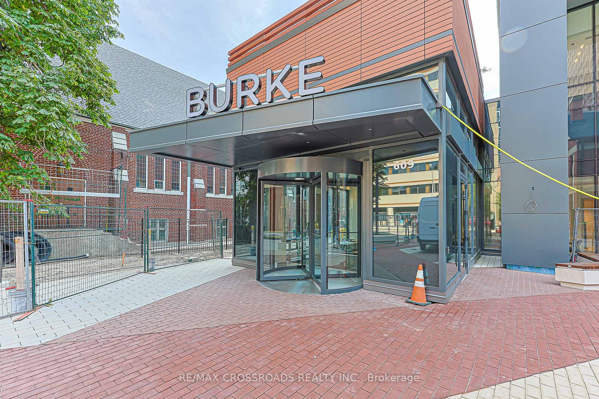 609 Sherbourne Street Unit 2801 photo 2
