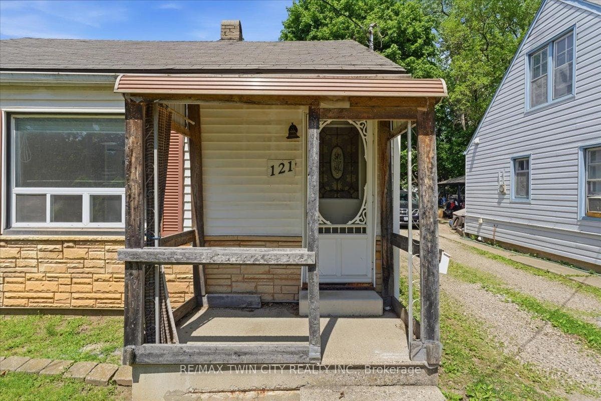 121 Wilkes Street photo 4