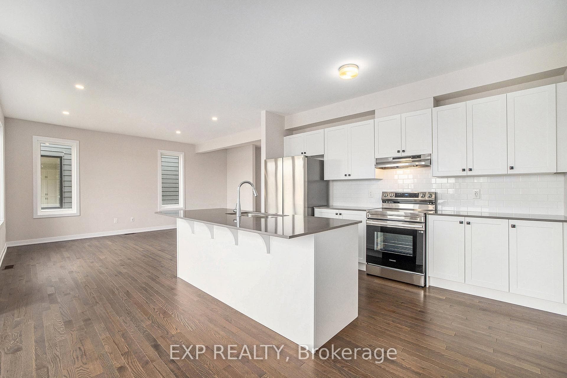 186 CONSERVANCY Drive photo 6