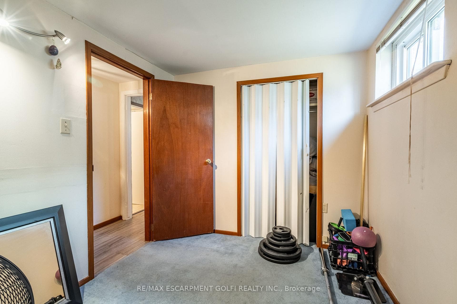 409 Upper Wentworth Street photo 31