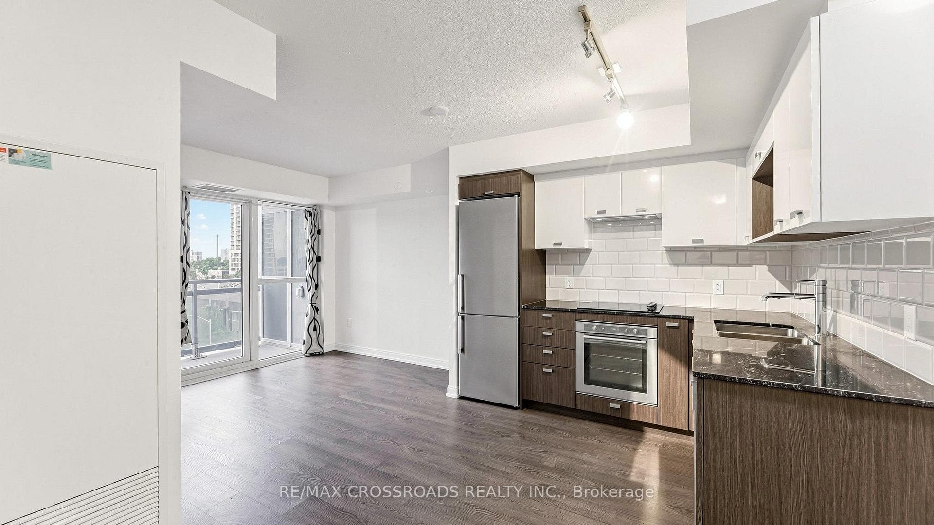 275 Village Green Square Unit 525 photo 17