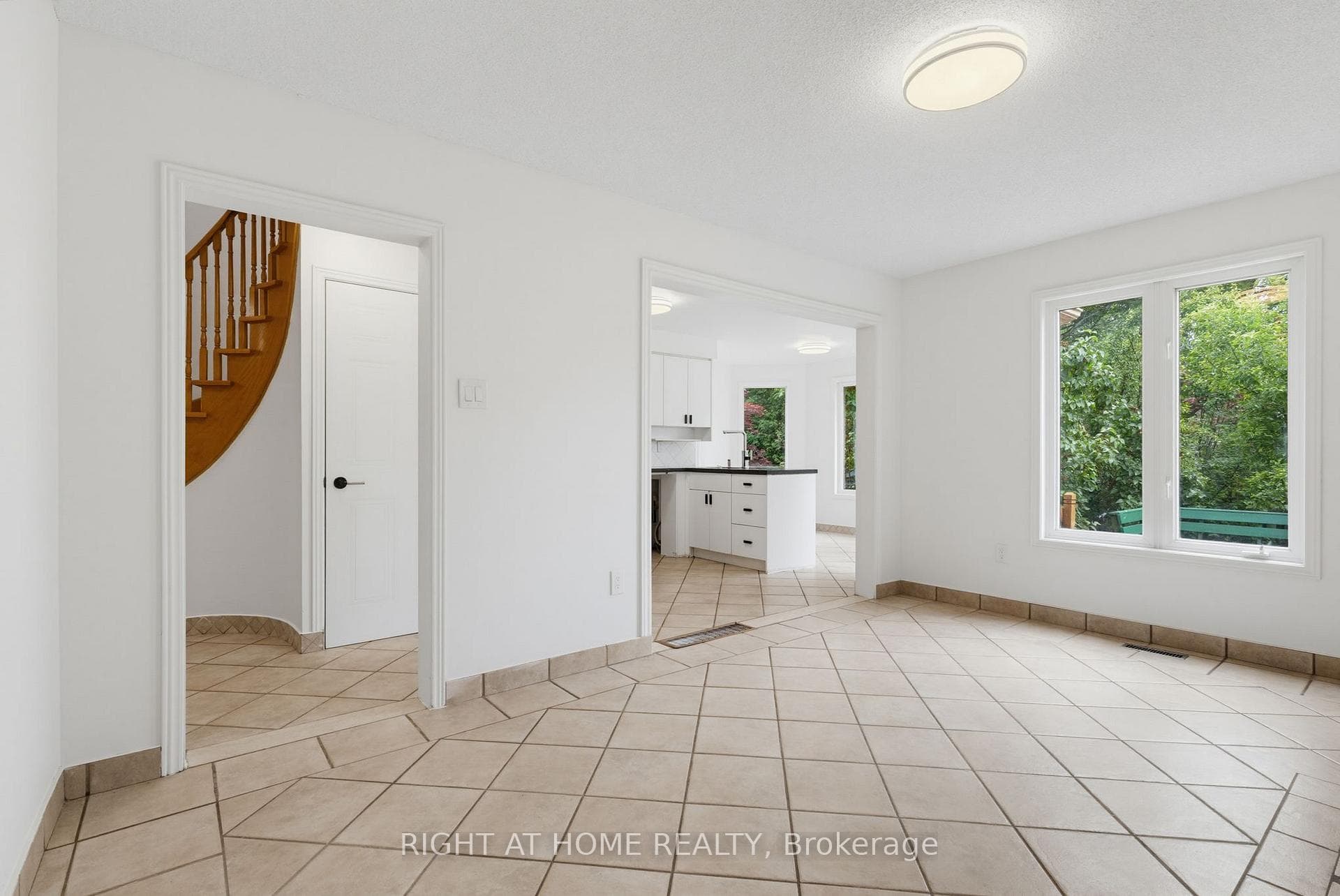 1087 Augustus Drive photo 16
