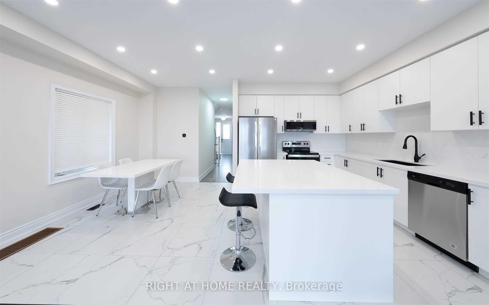 1172 Peelar Crescent photo 6