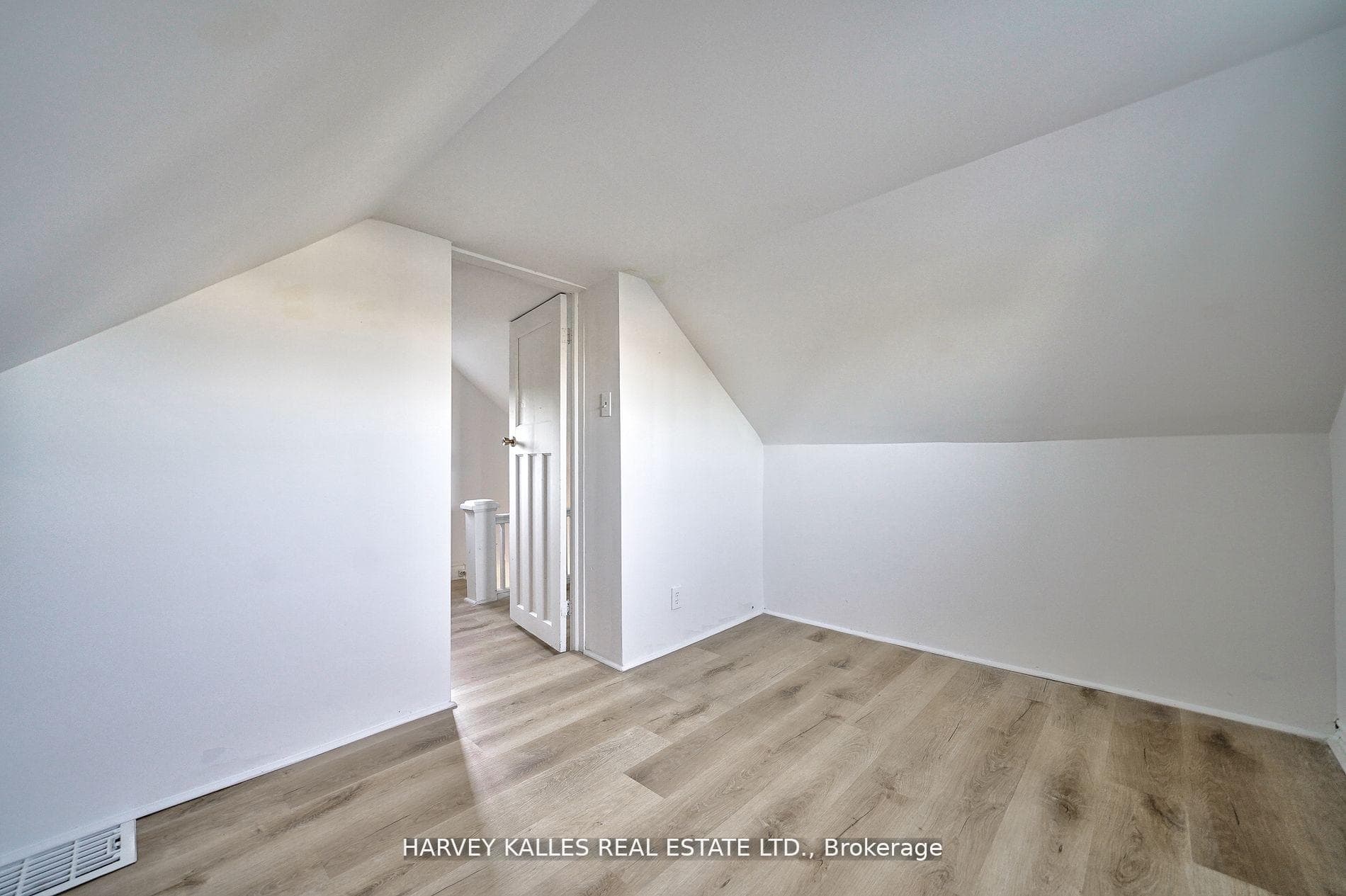309 Birchmount Road photo 28