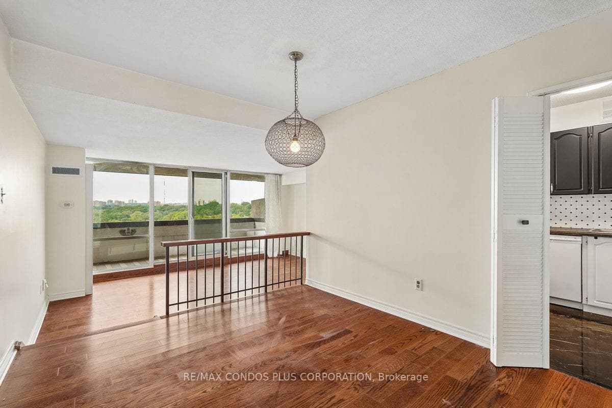 250 Scarlett Road Unit 1307 photo 4