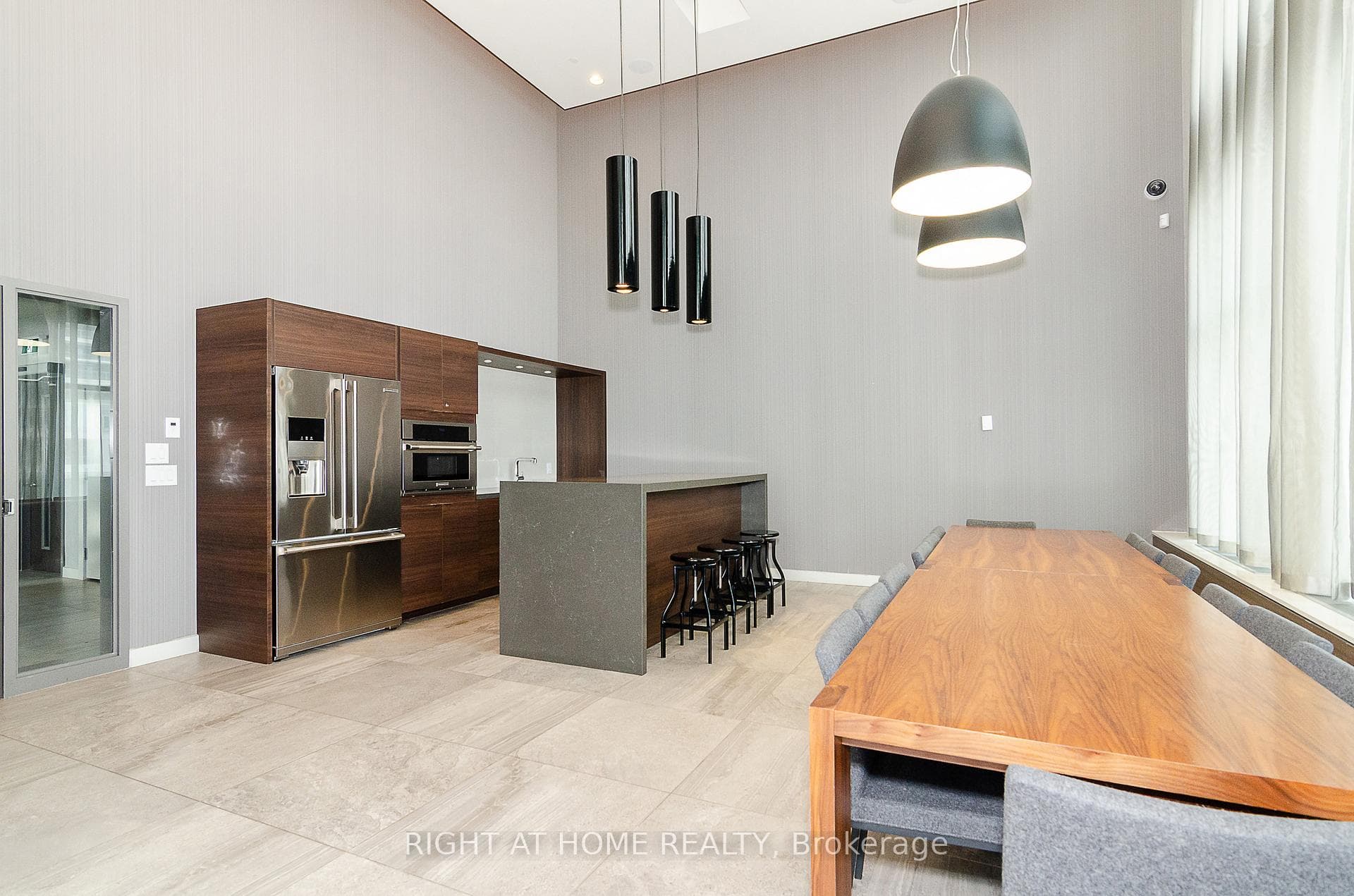 2560 Eglinton Avenue Unit 702 photo 5