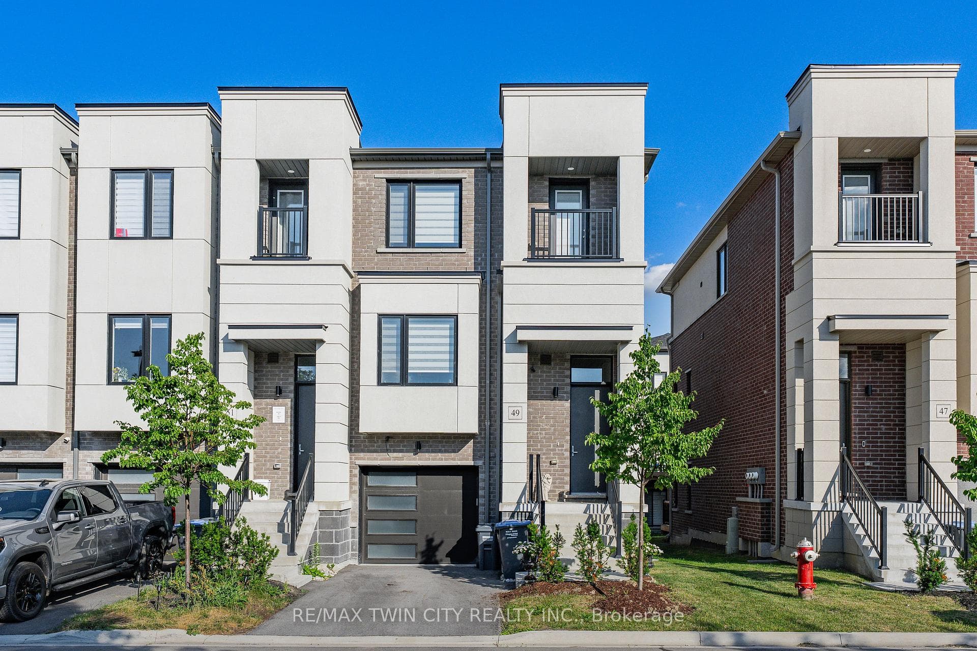 49 Lambert Lane photo 1