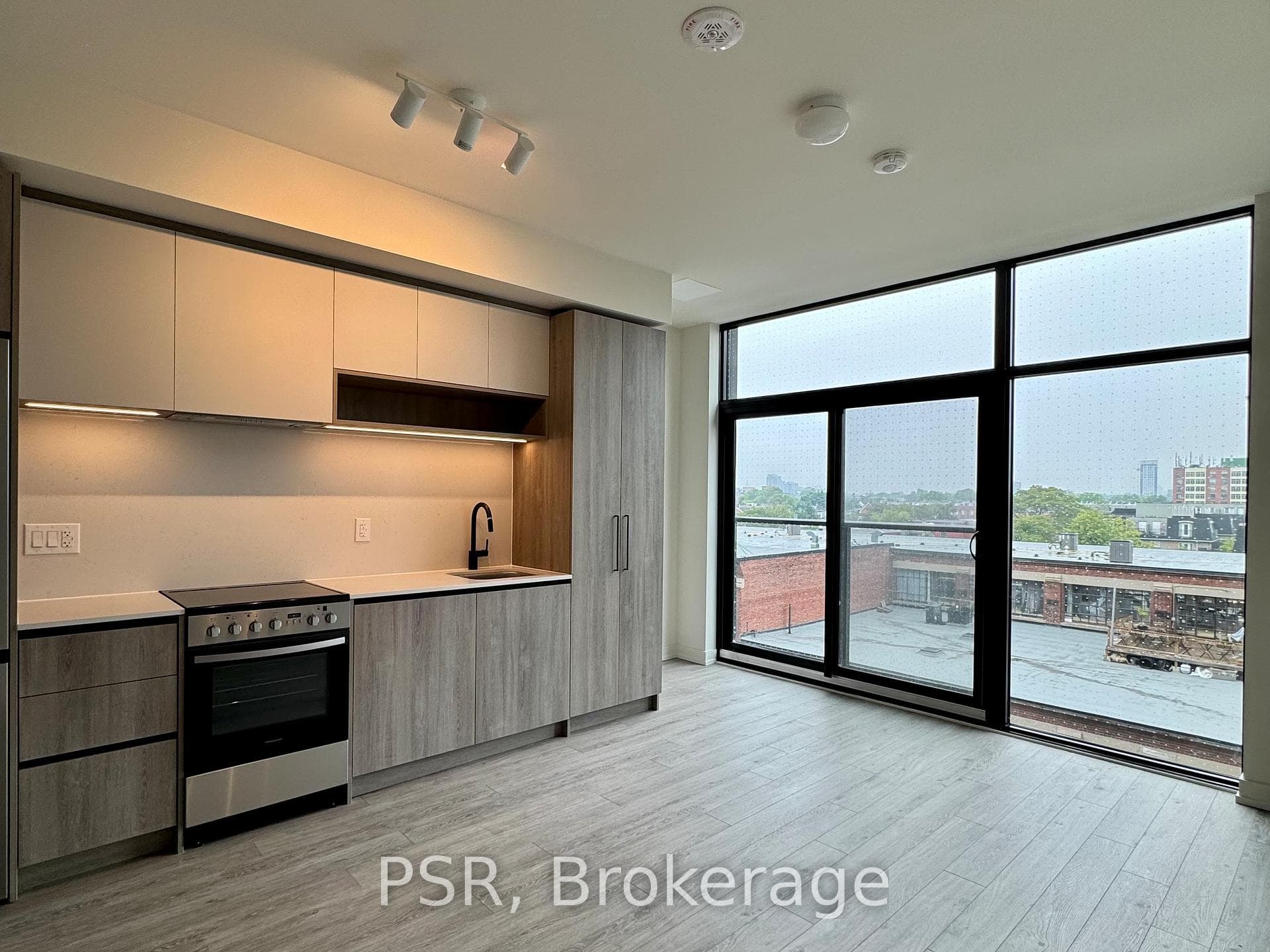 181 Sterling Road Unit 512 photo 1