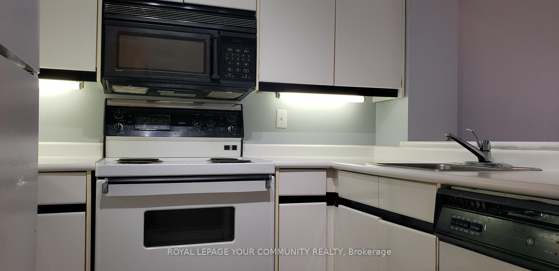7 Carlton Street Unit 1409 photo 4