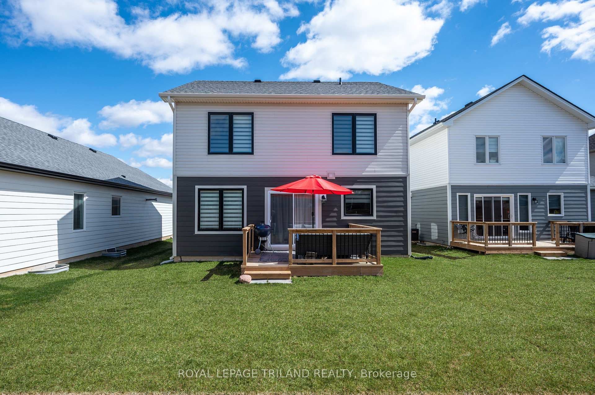 112 Renaissance Drive photo 34