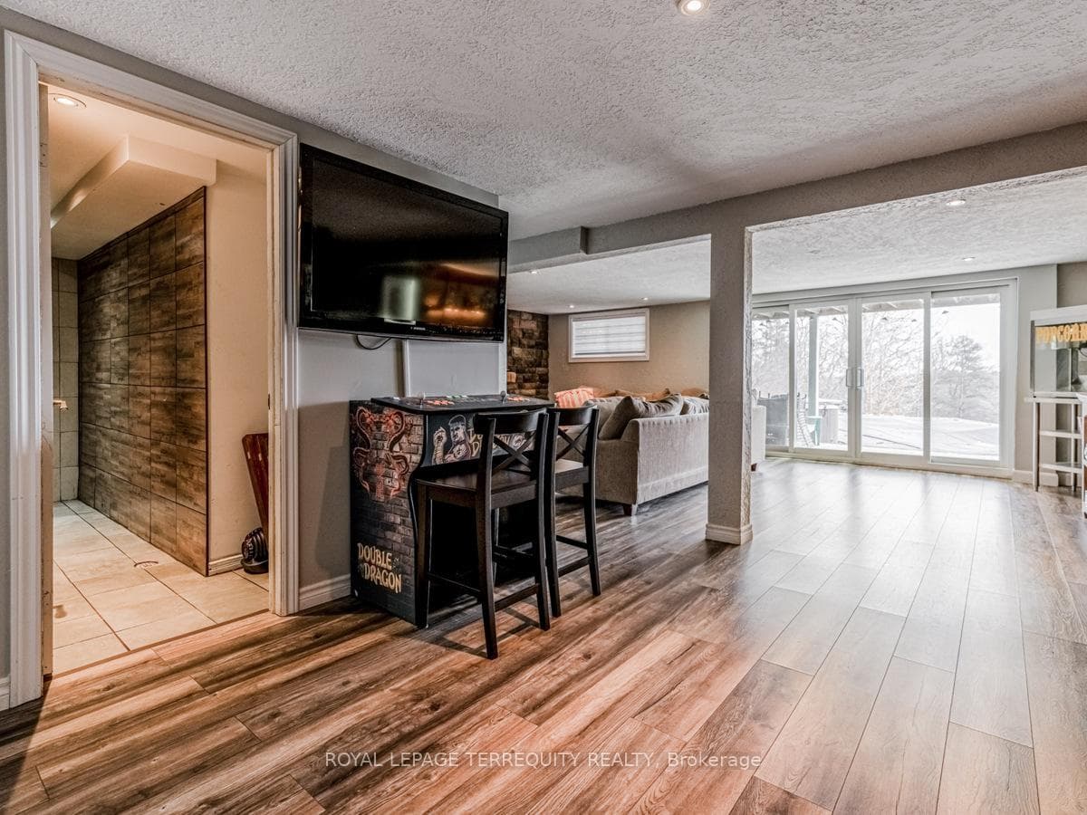 88 Forest Court photo 14