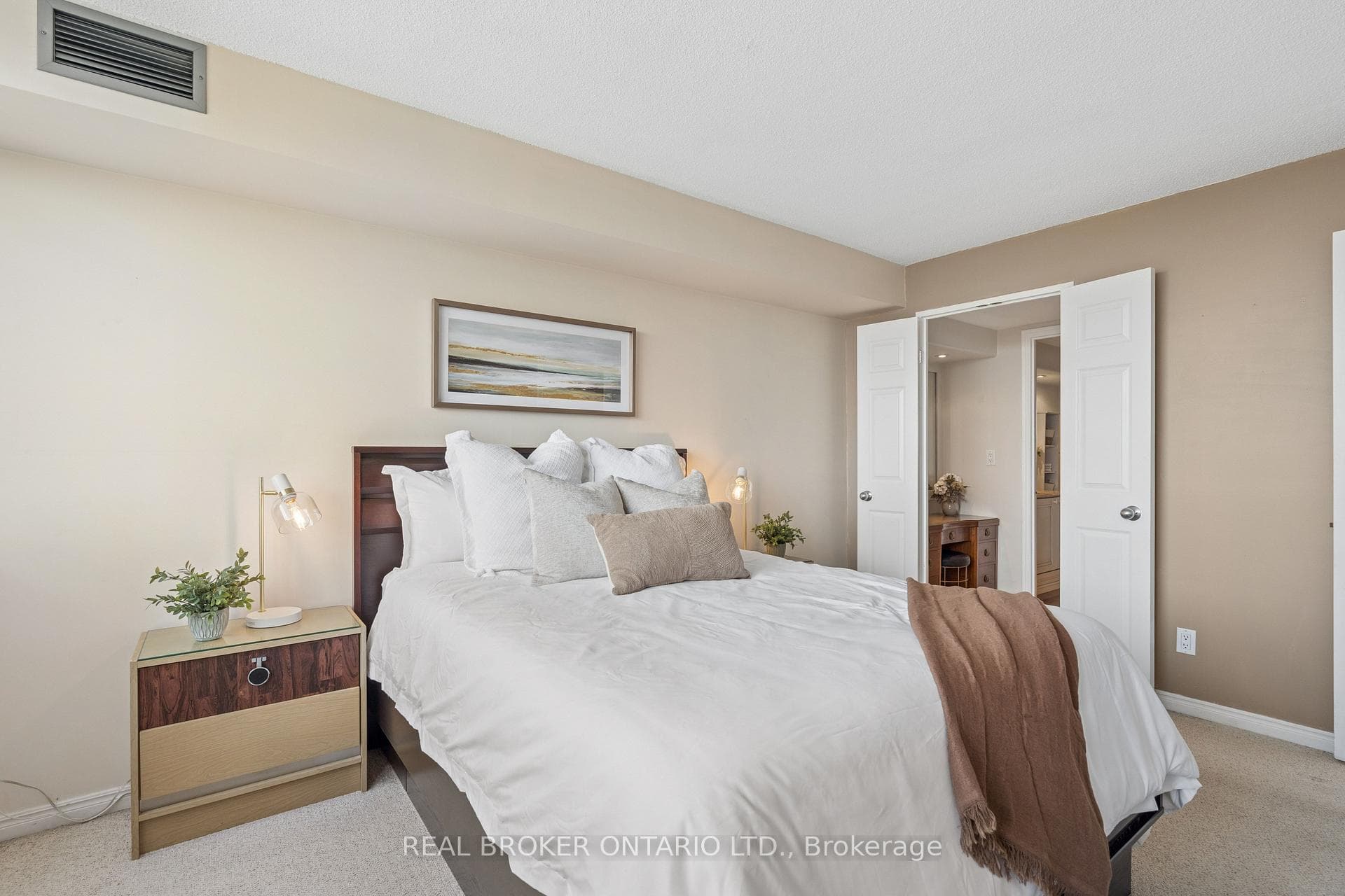 880 Dundas Street Unit 503 photo 26