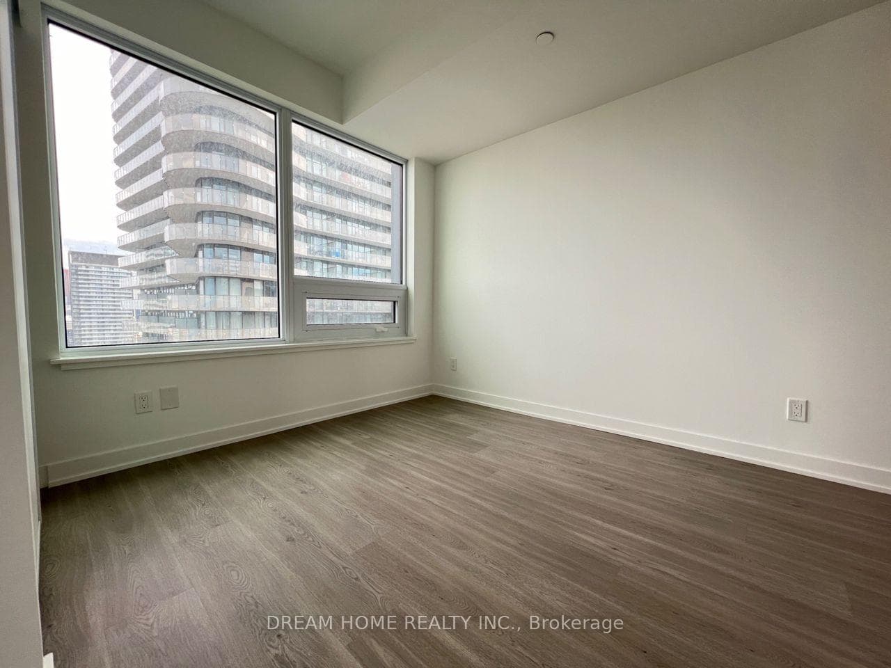 8 Wellesley Street Unit 4711 photo 13