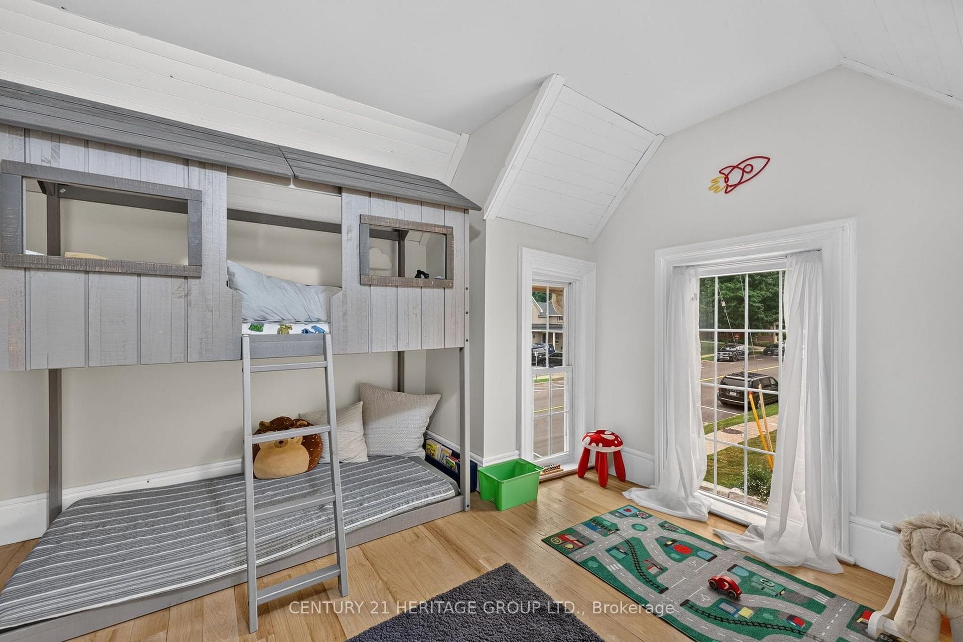 62 Queen Street photo 31