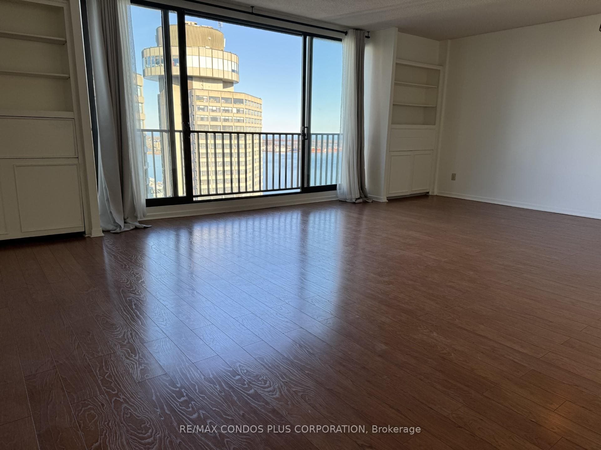 33 HARBOUR Square Unit 3238 photo 4