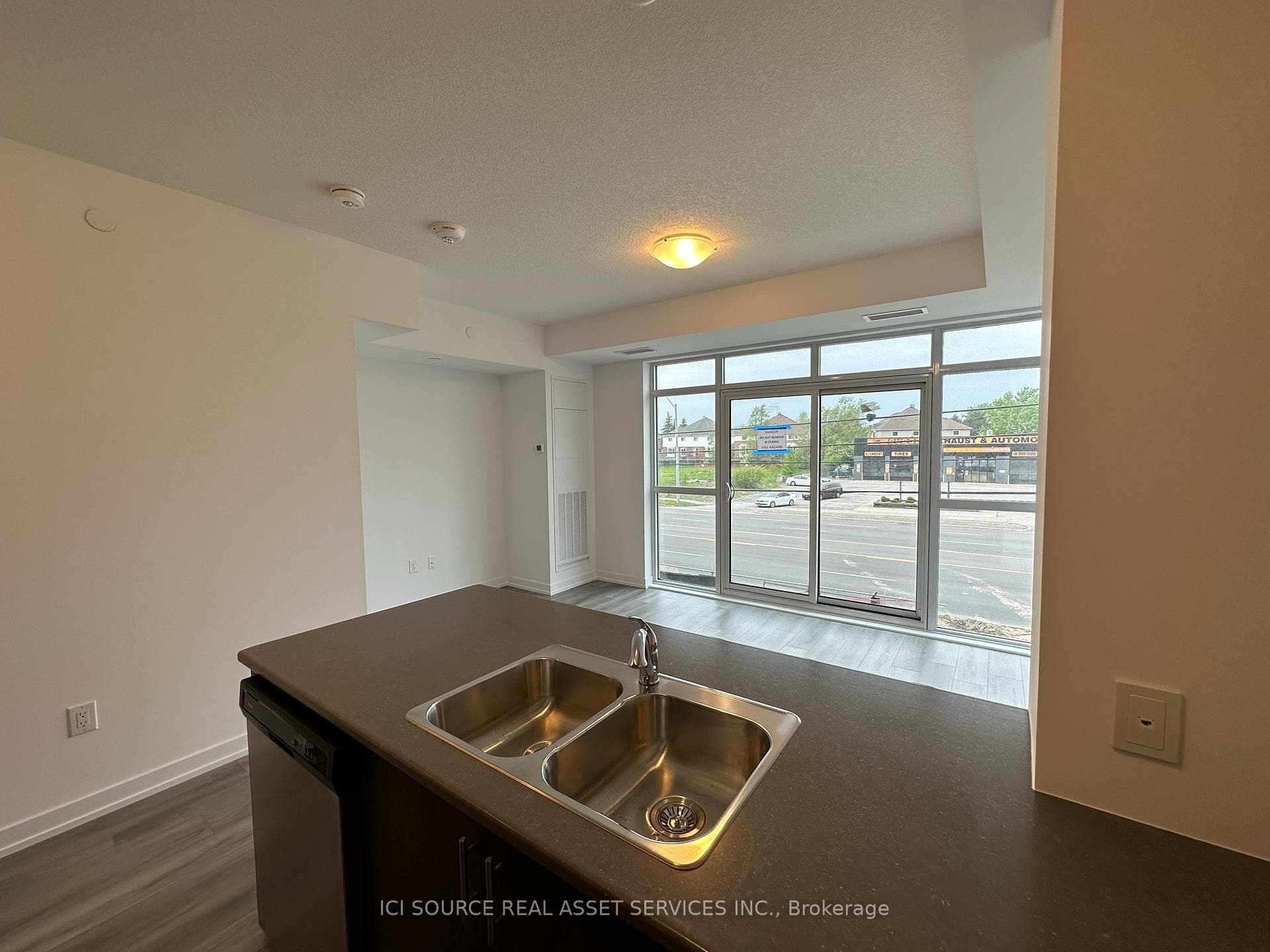 460 Dundas Street Unit 203 photo 20