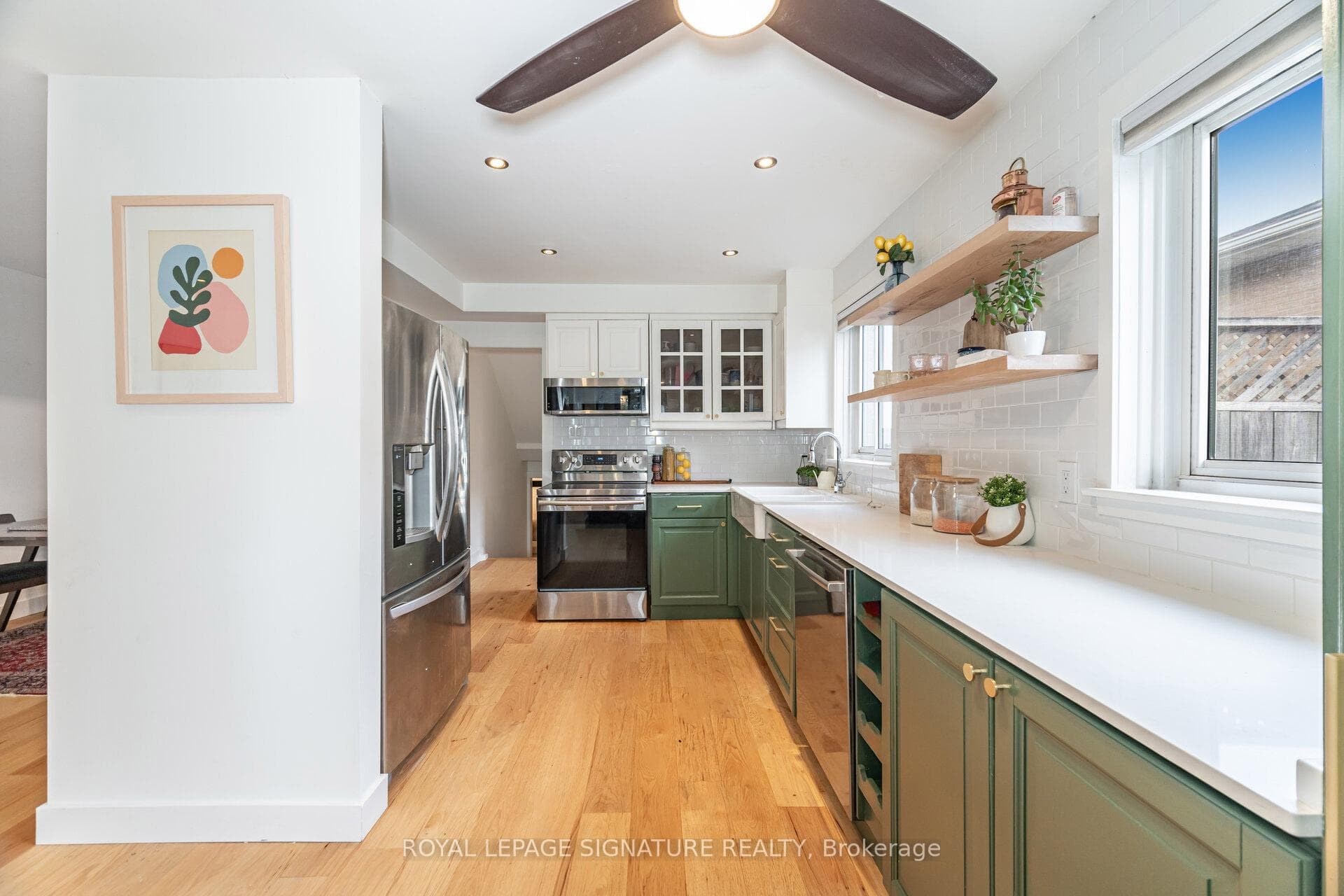 2431 Padstow Crescent photo 2