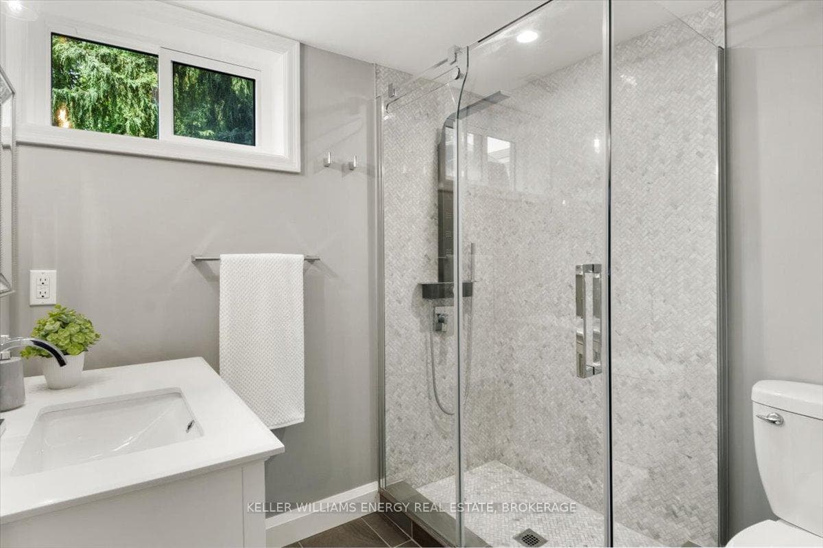 242 Elgin Street photo 28