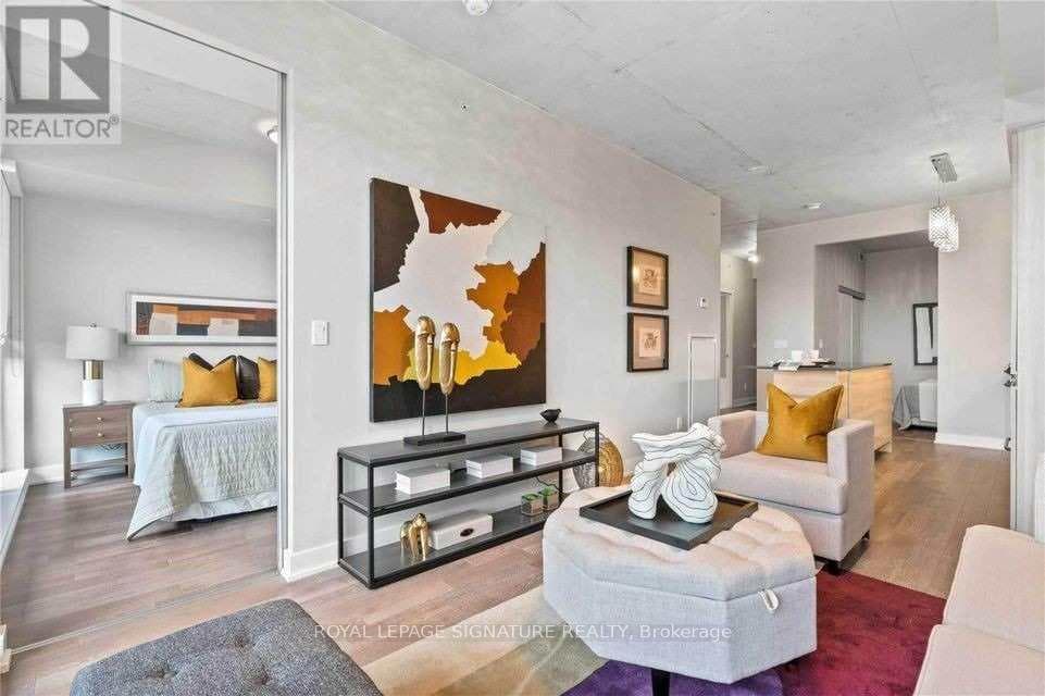 1190 Dundas Street Unit 827 photo 8