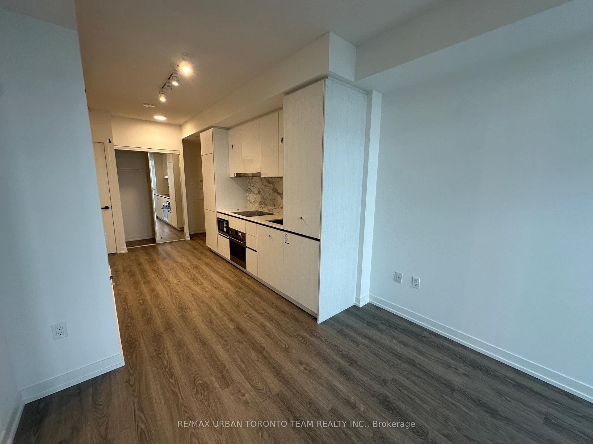 8 Interchange Way Unit 5107 photo 5