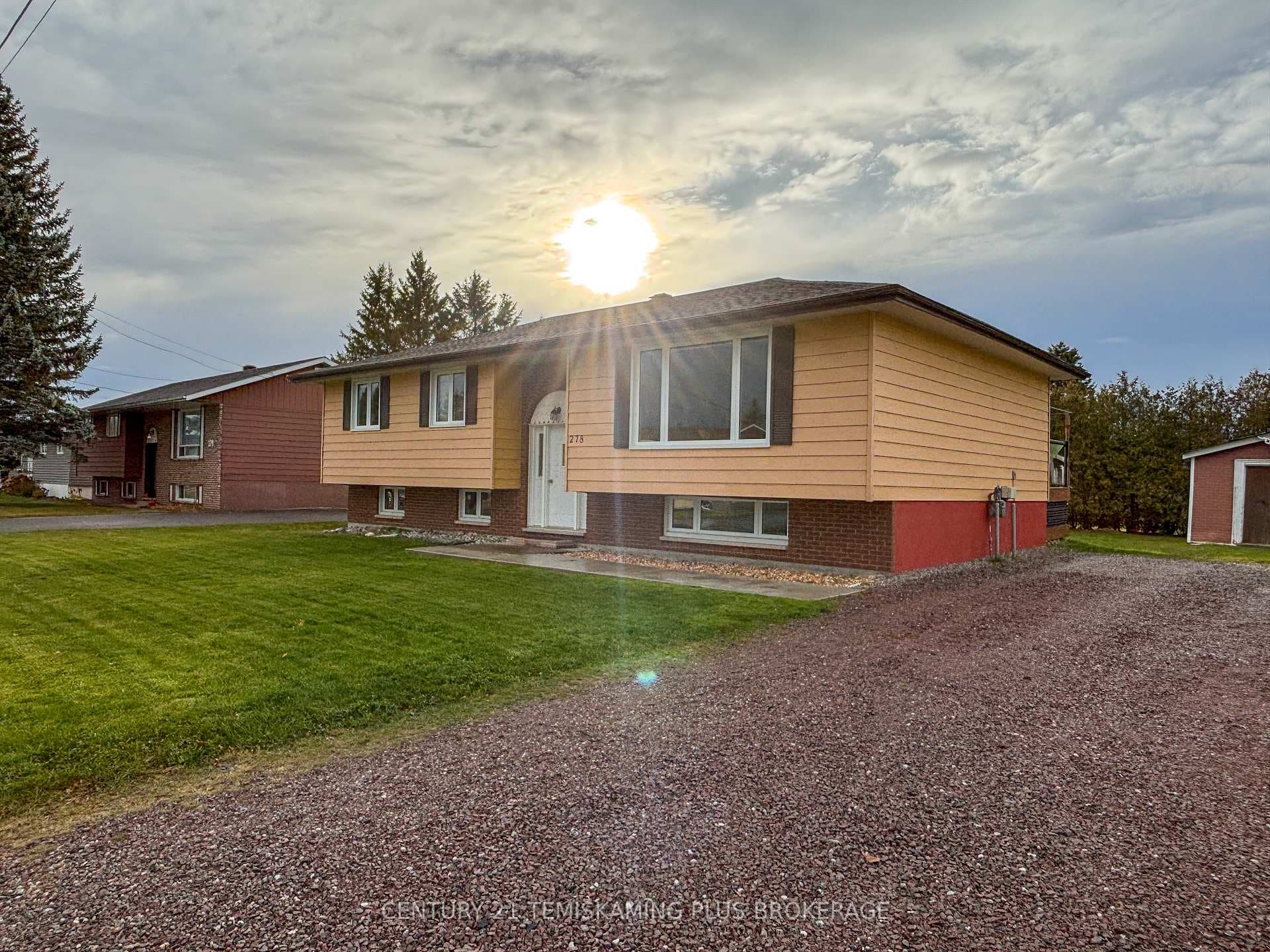 278 Laurette Street photo 3