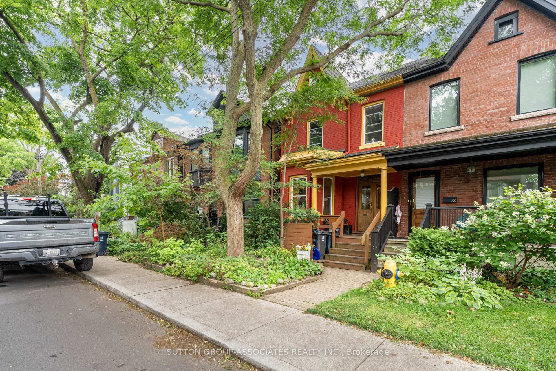 790 Markham Street photo 3