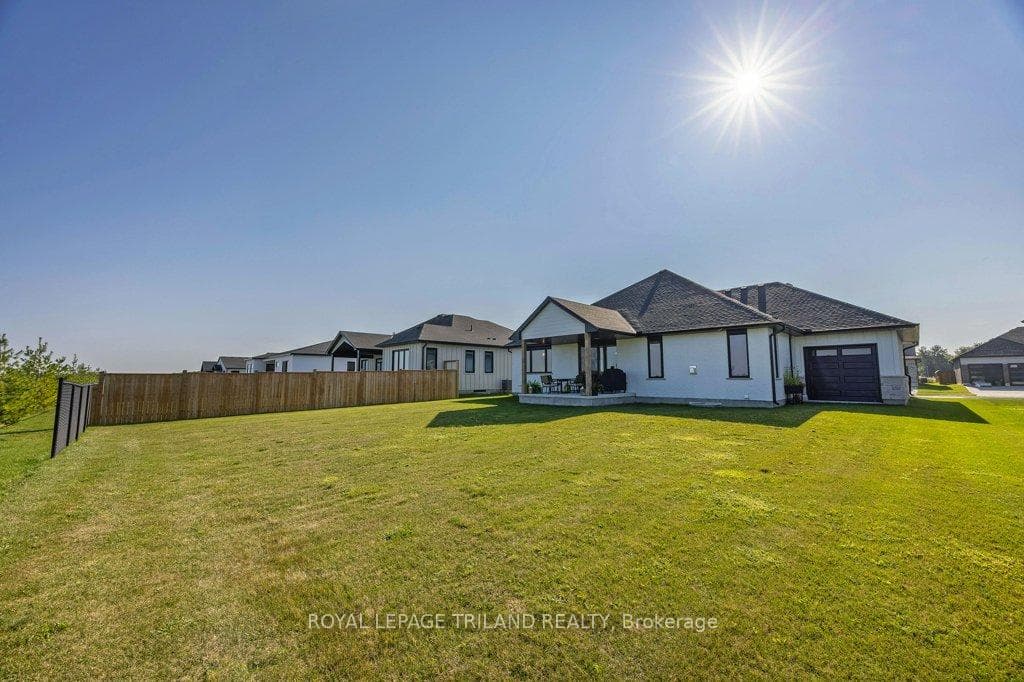 294 Nancy Street photo 38