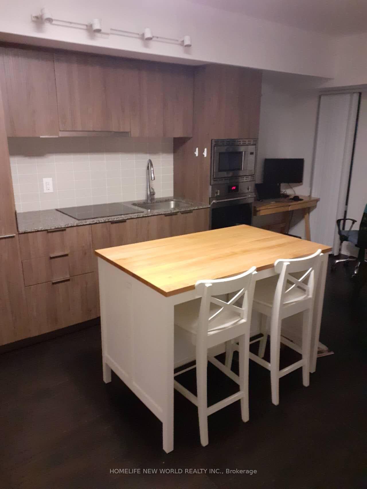 955 Bay Street Unit 818 photo 11