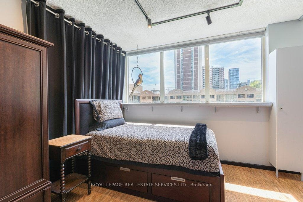 15 Maitland Place Unit 409 photo 8