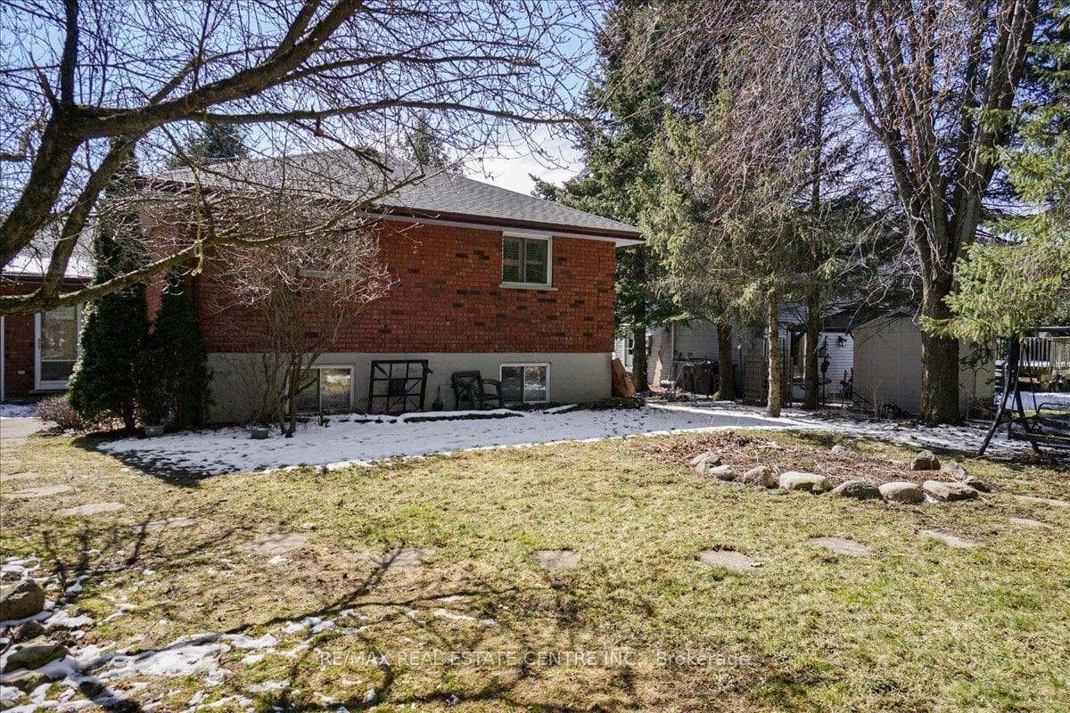 30 JARDINE Crescent photo 36